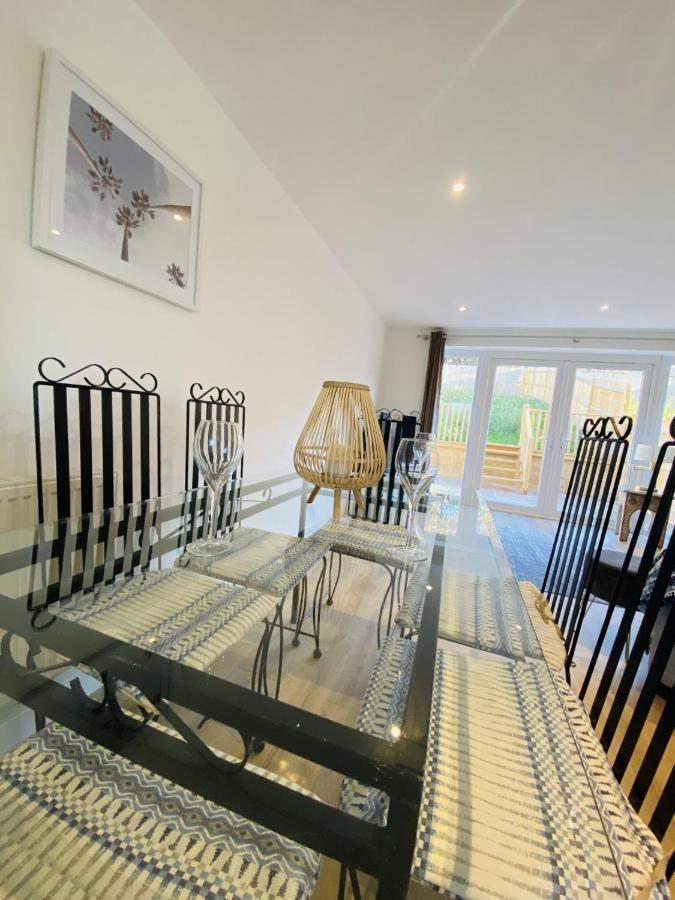 Family In Seaside Town Holiday home *